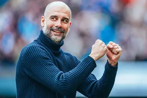 صحفي يحرج جوارديولا ويسأله عن رد فعله لحظة انفراد سون بمرمى مانشستر سيتي